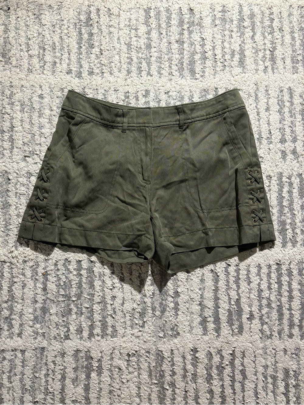 White House black market green 5” short lace up cargo shorts size 6